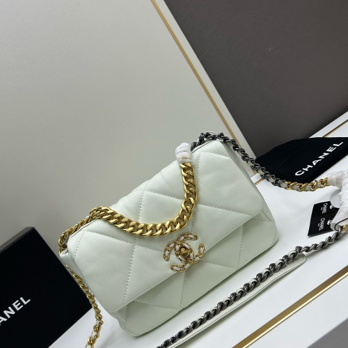 Chanel AAA Quality Messenger Bags For Women #1224045