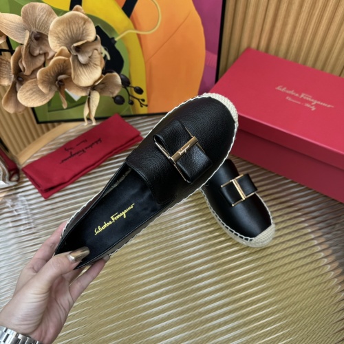 Cheap Salvatore Ferragamo Casual Shoes For Women #1224832 Replica Wholesale [$102.00 USD] [ITEM#1224832] on Replica Salvatore Ferragamo Casual Shoes