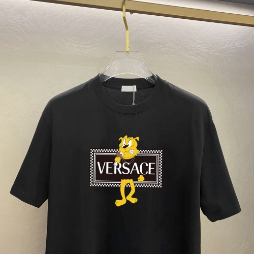 Cheap Versace T-Shirts Short Sleeved For Unisex #1226832 Replica Wholesale [$25.00 USD] [ITEM#1226832] on Replica Versace T-Shirts