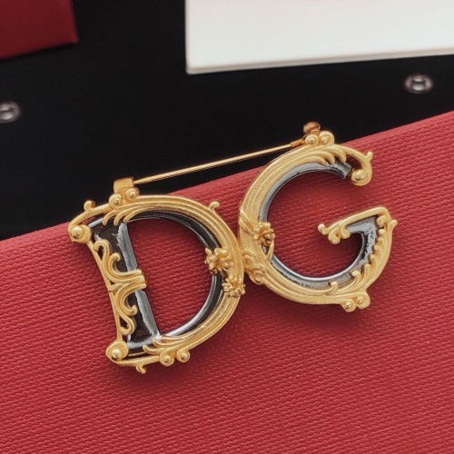 Cheap Dolce &amp; Gabbana Brooches For Women #1228543 Replica Wholesale [$32.00 USD] [ITEM#1228543] on Replica Dolce &amp; Gabbana Brooches