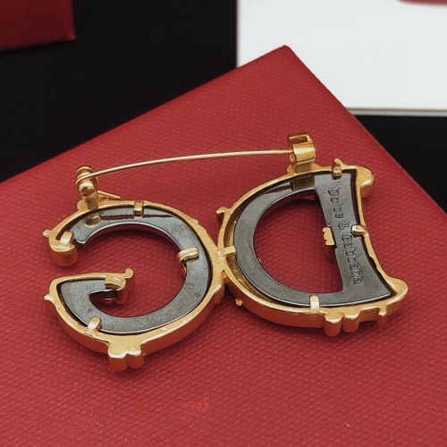 Cheap Dolce &amp; Gabbana Brooches For Women #1228543 Replica Wholesale [$32.00 USD] [ITEM#1228543] on Replica Dolce &amp; Gabbana Brooches