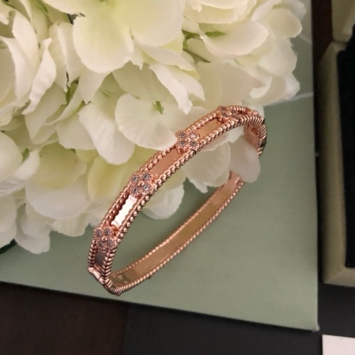 Cheap Van Cleef &amp; Arpels Bracelets For Women #1229488 Replica Wholesale [$34.00 USD] [ITEM#1229488] on Replica Van Cleef &amp; Arpels Bracelets