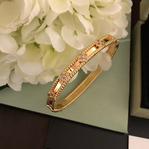 Cheap Van Cleef &amp; Arpels Bracelets For Women #1229489 Replica Wholesale [$34.00 USD] [ITEM#1229489] on Replica Van Cleef &amp; Arpels Bracelets