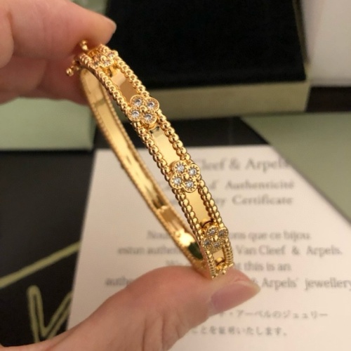 Cheap Van Cleef &amp; Arpels Bracelets For Women #1229489 Replica Wholesale [$34.00 USD] [ITEM#1229489] on Replica Van Cleef &amp; Arpels Bracelets