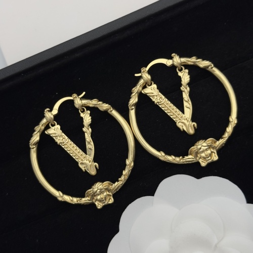 Cheap Versace Earrings For Women #1229941 Replica Wholesale [$32.00 USD] [ITEM#1229941] on Replica Versace Earrings