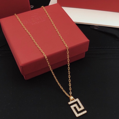 Cheap Versace Necklaces #1229945 Replica Wholesale [$29.00 USD] [ITEM#1229945] on Replica Versace Necklaces