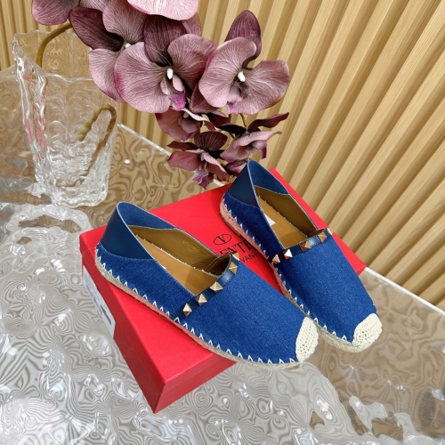 Cheap Valentino Casual Shoes For Women #1232033 Replica Wholesale [$102.00 USD] [ITEM#1232033] on Replica Valentino Casual Shoes