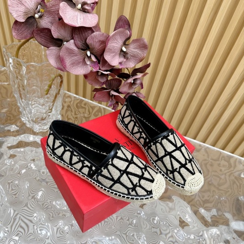 Cheap Valentino Casual Shoes For Women #1232045 Replica Wholesale [$102.00 USD] [ITEM#1232045] on Replica Valentino Casual Shoes