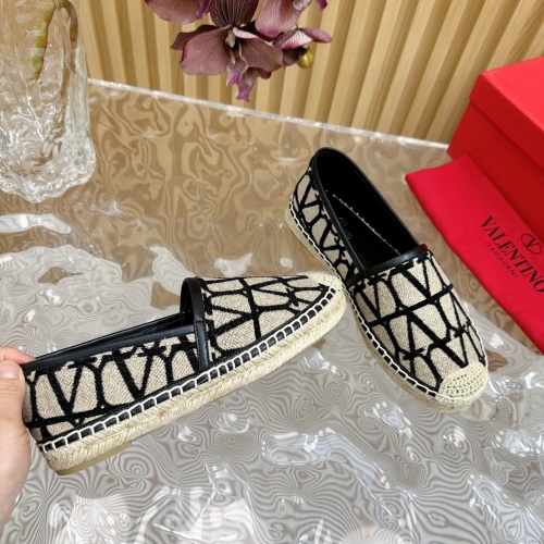 Cheap Valentino Casual Shoes For Women #1232045 Replica Wholesale [$102.00 USD] [ITEM#1232045] on Replica Valentino Casual Shoes