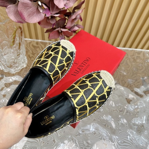 Cheap Valentino Casual Shoes For Women #1232047 Replica Wholesale [$102.00 USD] [ITEM#1232047] on Replica Valentino Casual Shoes