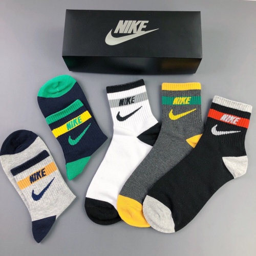 Cheap Nike Socks #1233840 Replica Wholesale [$25.00 USD] [ITEM#1233840] on Replica Nike Socks