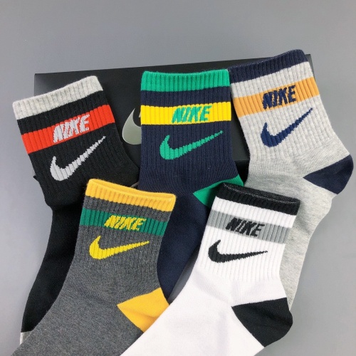 Cheap Nike Socks #1233840 Replica Wholesale [$25.00 USD] [ITEM#1233840] on Replica Nike Socks