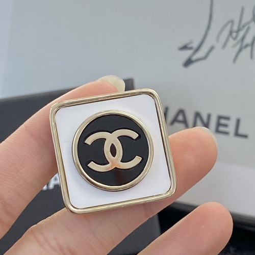 Cheap Chanel Brooches For Women #1234189 Replica Wholesale [$29.00 USD] [ITEM#1234189] on Replica Chanel Brooches