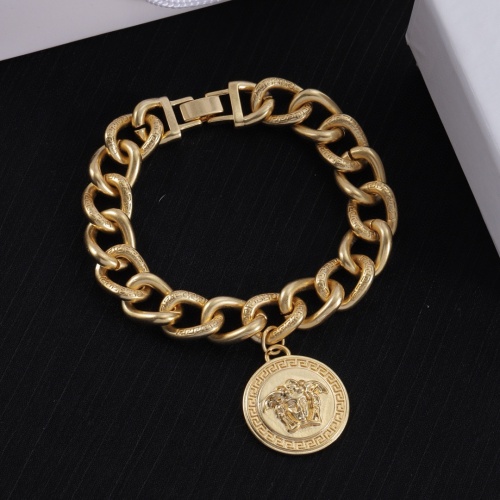 Cheap Versace Bracelets #1234797 Replica Wholesale [$32.00 USD] [ITEM#1234797] on Replica Versace Bracelets