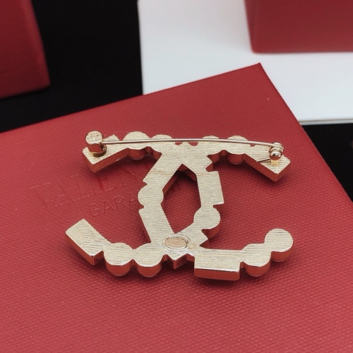 Cheap Chanel Brooches For Women #1234969 Replica Wholesale [$27.00 USD] [ITEM#1234969] on Replica Chanel Brooches