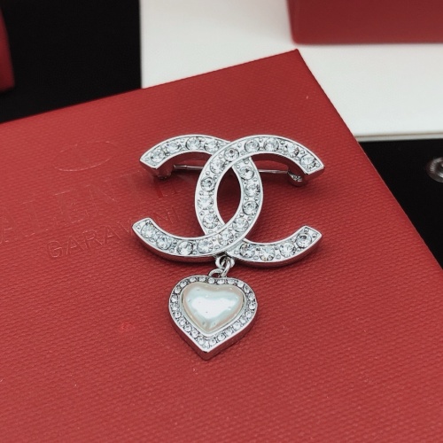 Cheap Chanel Brooches For Women #1234971 Replica Wholesale [$29.00 USD] [ITEM#1234971] on Replica Chanel Brooches