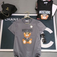 Moschino T-Shirts Short Sleeved For Women #1231035