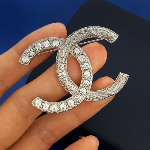 Cheap Chanel Brooches For Women #1238810 Replica Wholesale [$29.00 USD] [ITEM#1238810] on Replica Chanel Brooches