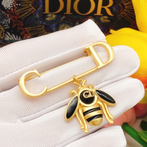 Cheap Christian Dior Brooches For Women #1238951 Replica Wholesale [$27.00 USD] [ITEM#1238951] on Replica Christian Dior Brooches