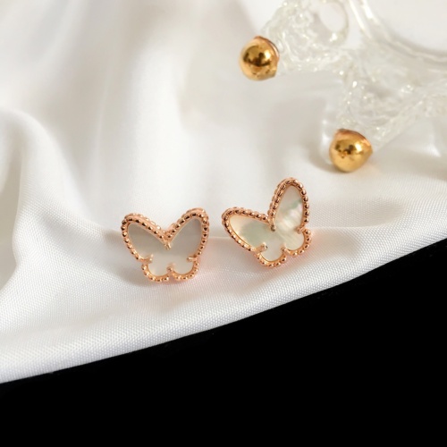 Cheap Van Cleef &amp; Arpels Earrings For Women #1239104 Replica Wholesale [$25.00 USD] [ITEM#1239104] on Replica Van Cleef &amp; Arpels Earrings