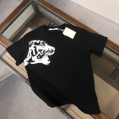 Cheap Givenchy T-Shirts Short Sleeved For Unisex #1239267 Replica Wholesale [$41.00 USD] [ITEM#1239267] on Replica Givenchy T-Shirts