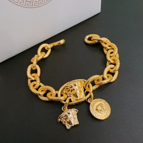 Cheap Versace Bracelets #1239817 Replica Wholesale [$64.00 USD] [ITEM#1239817] on Replica Versace Bracelets