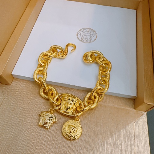 Cheap Versace Bracelets #1239817 Replica Wholesale [$64.00 USD] [ITEM#1239817] on Replica Versace Bracelets