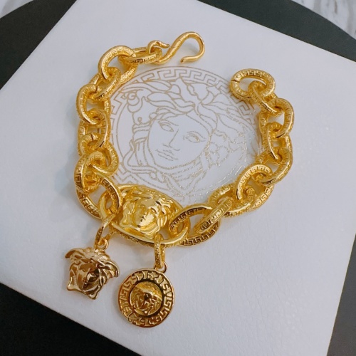 Cheap Versace Bracelets #1239817 Replica Wholesale [$64.00 USD] [ITEM#1239817] on Replica Versace Bracelets