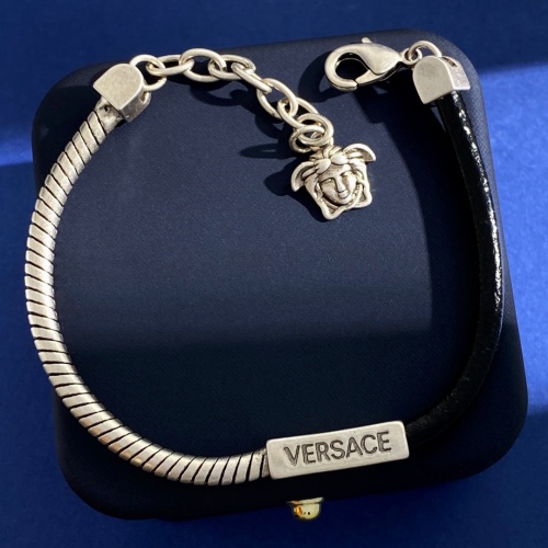 Cheap Versace Bracelets #1240320 Replica Wholesale [$29.00 USD] [ITEM#1240320] on Replica Versace Bracelets