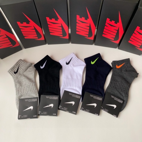 Cheap Nike Socks #1241897 Replica Wholesale [$25.00 USD] [ITEM#1241897] on Replica Nike Socks