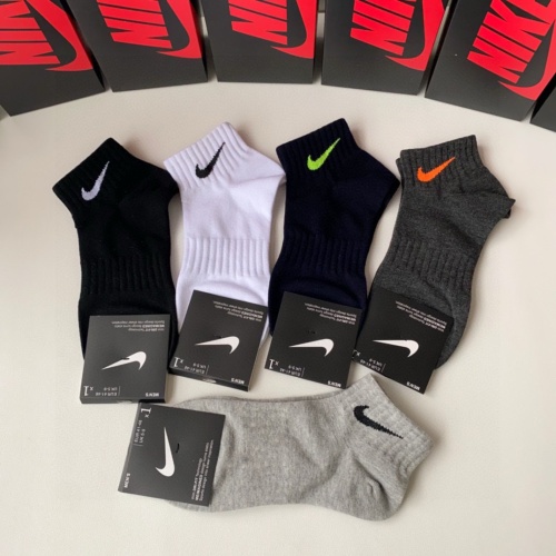 Cheap Nike Socks #1241897 Replica Wholesale [$25.00 USD] [ITEM#1241897] on Replica Nike Socks