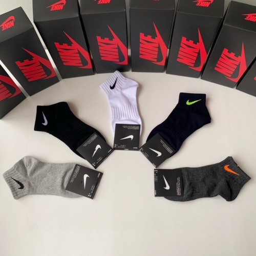 Cheap Nike Socks #1241897 Replica Wholesale [$25.00 USD] [ITEM#1241897] on Replica Nike Socks