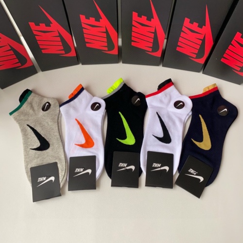 Cheap Nike Socks #1241898 Replica Wholesale [$25.00 USD] [ITEM#1241898] on Replica Nike Socks