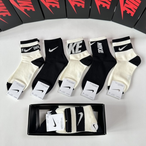 Cheap Nike Socks #1241975 Replica Wholesale [$25.00 USD] [ITEM#1241975] on Replica Nike Socks