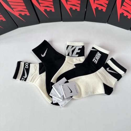 Cheap Nike Socks #1241975 Replica Wholesale [$25.00 USD] [ITEM#1241975] on Replica Nike Socks