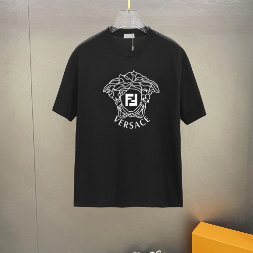 Cheap Versace T-Shirts Short Sleeved For Unisex #1242864 Replica Wholesale [$25.00 USD] [ITEM#1242864] on Replica Versace T-Shirts