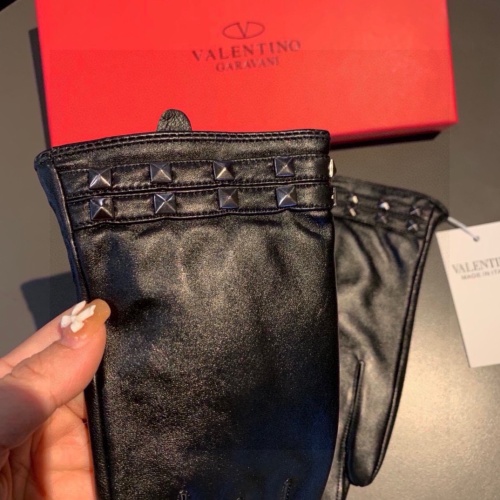 Cheap Valentino Gloves For Women #1249445 Replica Wholesale [$42.00 USD] [ITEM#1249445] on Replica Valentino Gloves