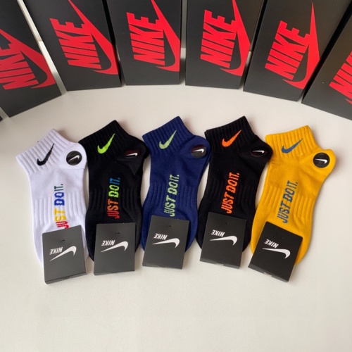 Cheap Nike Socks #1249891 Replica Wholesale [$25.00 USD] [ITEM#1249891] on Replica Nike Socks