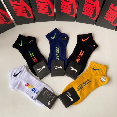 Cheap Nike Socks #1249891 Replica Wholesale [$25.00 USD] [ITEM#1249891] on Replica Nike Socks