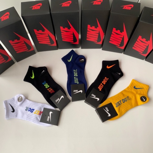 Cheap Nike Socks #1249891 Replica Wholesale [$25.00 USD] [ITEM#1249891] on Replica Nike Socks