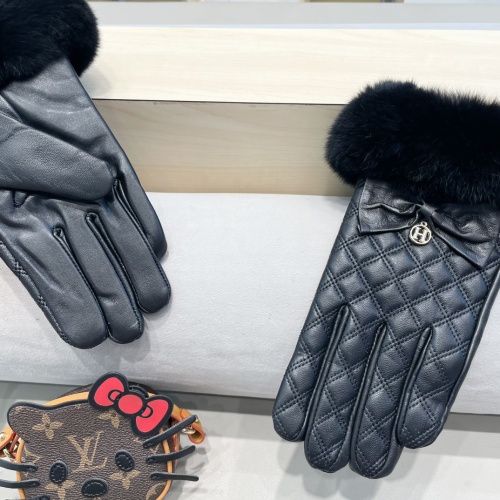 Cheap Hermes Gloves For Women #1250346 Replica Wholesale [$52.00 USD] [ITEM#1250346] on Replica Hermes Gloves