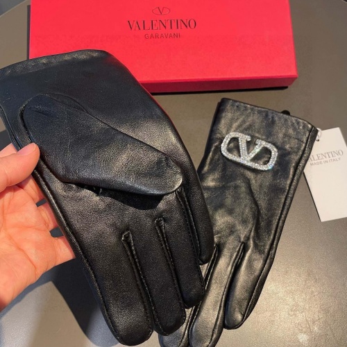 Cheap Valentino Gloves For Women #1250712 Replica Wholesale [$60.00 USD] [ITEM#1250712] on Replica Valentino Gloves