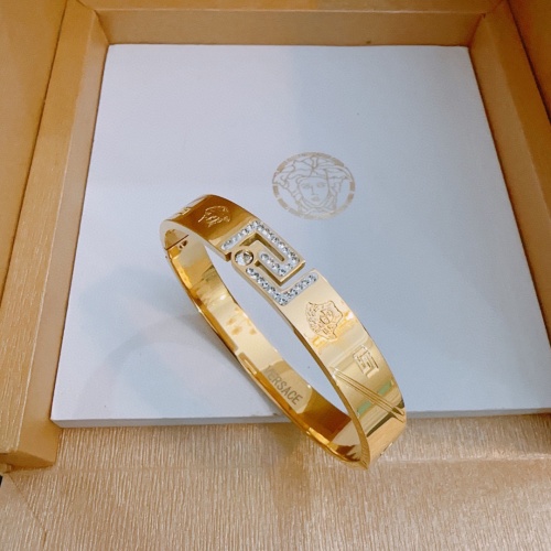 Cheap Versace Bracelets #1252350 Replica Wholesale [$42.00 USD] [ITEM#1252350] on Replica Versace Bracelets