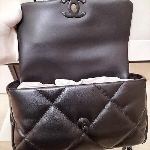 Cheap Chanel AAA Quality Messenger Bags For Women #1252515 Replica Wholesale [$82.00 USD] [ITEM#1252515] on Replica Chanel AAA Messenger Bags