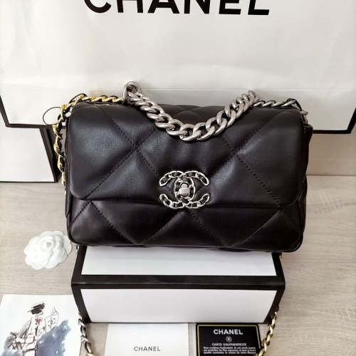 Chanel AAA Quality Messenger Bags For Women #1252518