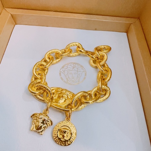 Cheap Versace Bracelets #1253096 Replica Wholesale [$64.00 USD] [ITEM#1253096] on Replica Versace Bracelets