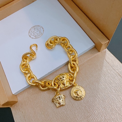 Cheap Versace Bracelets #1253096 Replica Wholesale [$64.00 USD] [ITEM#1253096] on Replica Versace Bracelets