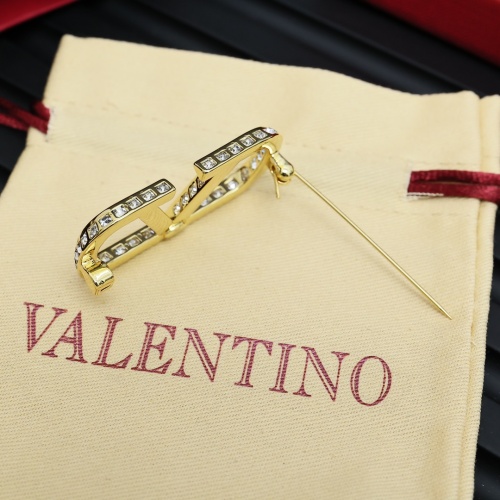 Cheap Valentino Brooches For Women #1253692 Replica Wholesale [$27.00 USD] [ITEM#1253692] on Replica Valentino Brooches