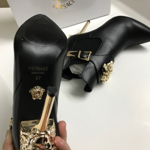 Cheap Versace Boots For Women #1257775 Replica Wholesale [$96.00 USD] [ITEM#1257775] on Replica Versace Boots