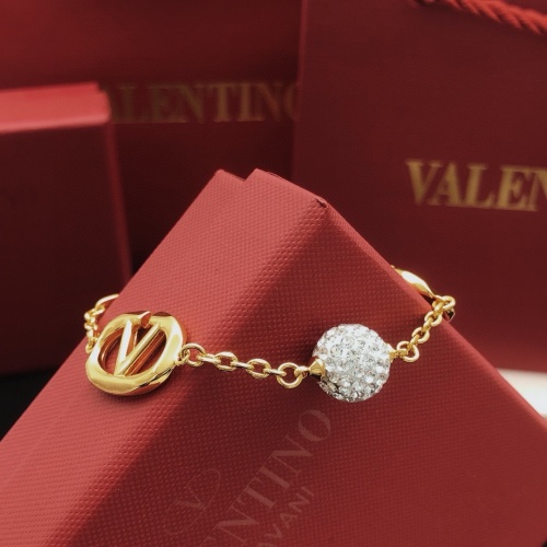 Cheap Valentino Bracelets #1261538 Replica Wholesale [$32.00 USD] [ITEM#1261538] on Replica Valentino Bracelets